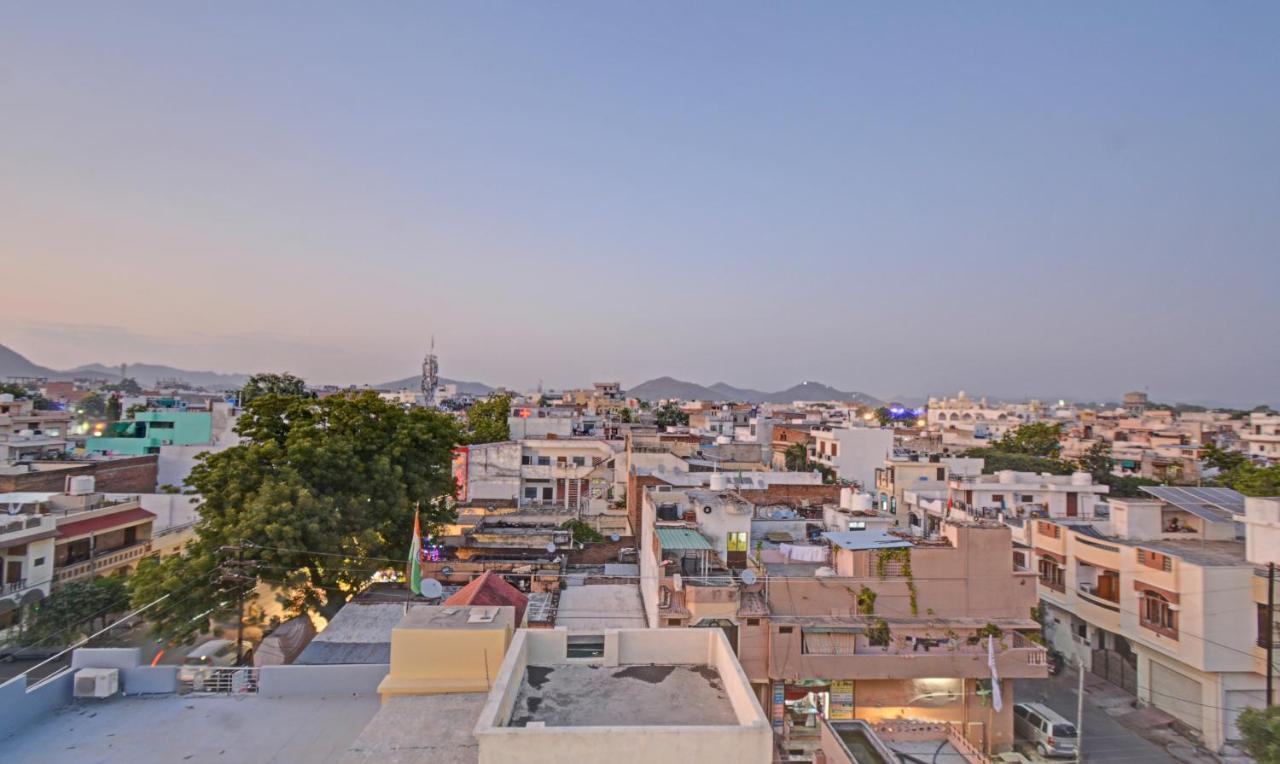 Treebo Paras Raj Near City Palace อุเดเปอร์ ภายนอก รูปภาพ
